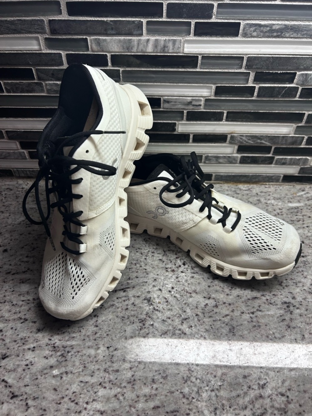 On Running White and Black Women's Cloudflow Lace Shoes size 8 - Picture 7 of 10